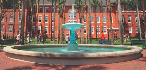 Picture of fountain at Stetson University